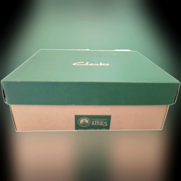 Clarks Leather Lug Sole Chelsea Boots - Picture 11 of 11